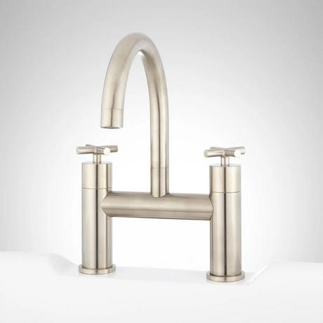 Exira Deck-Mount Tub Faucet