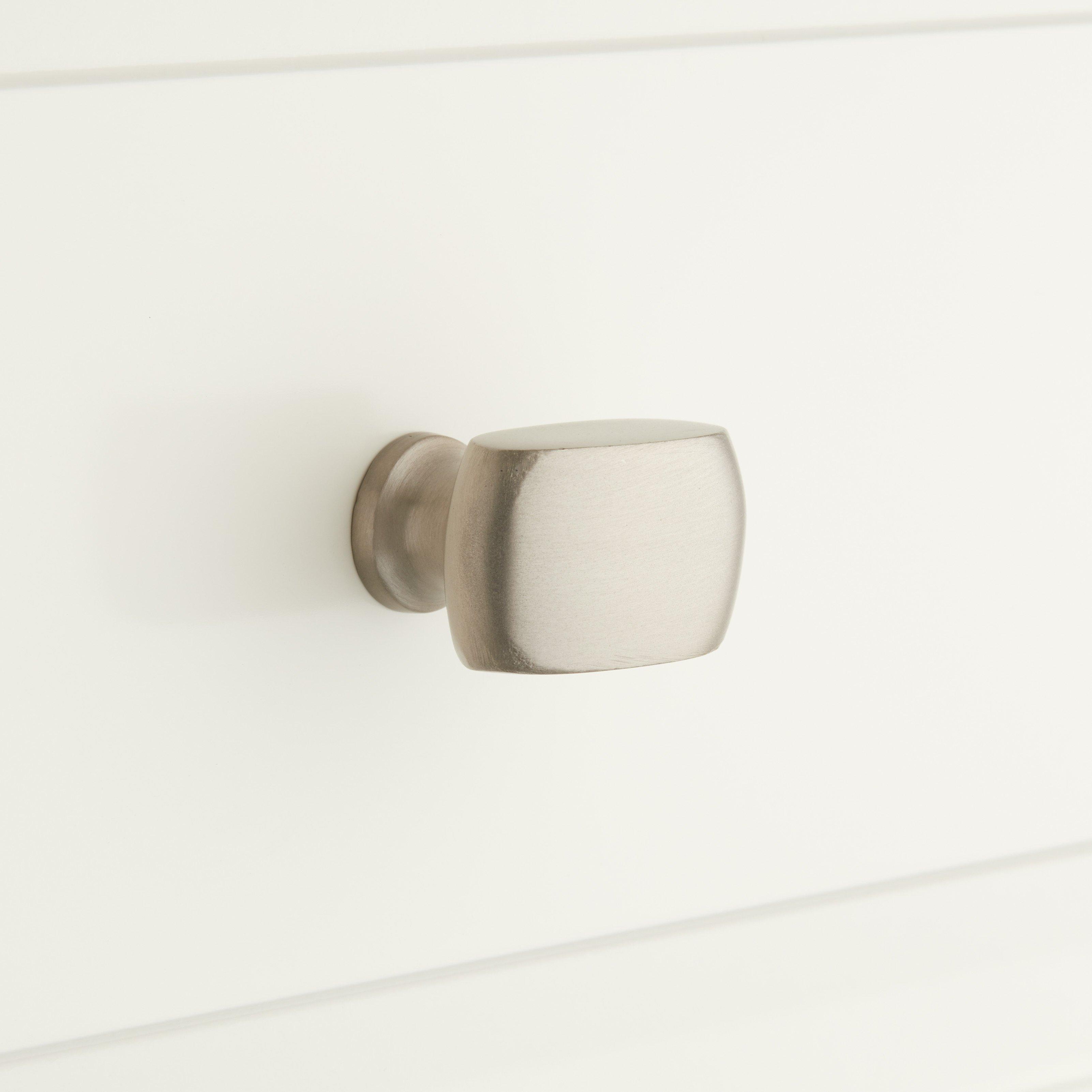Oblong-shaped knob made of solid brass. main image 0
