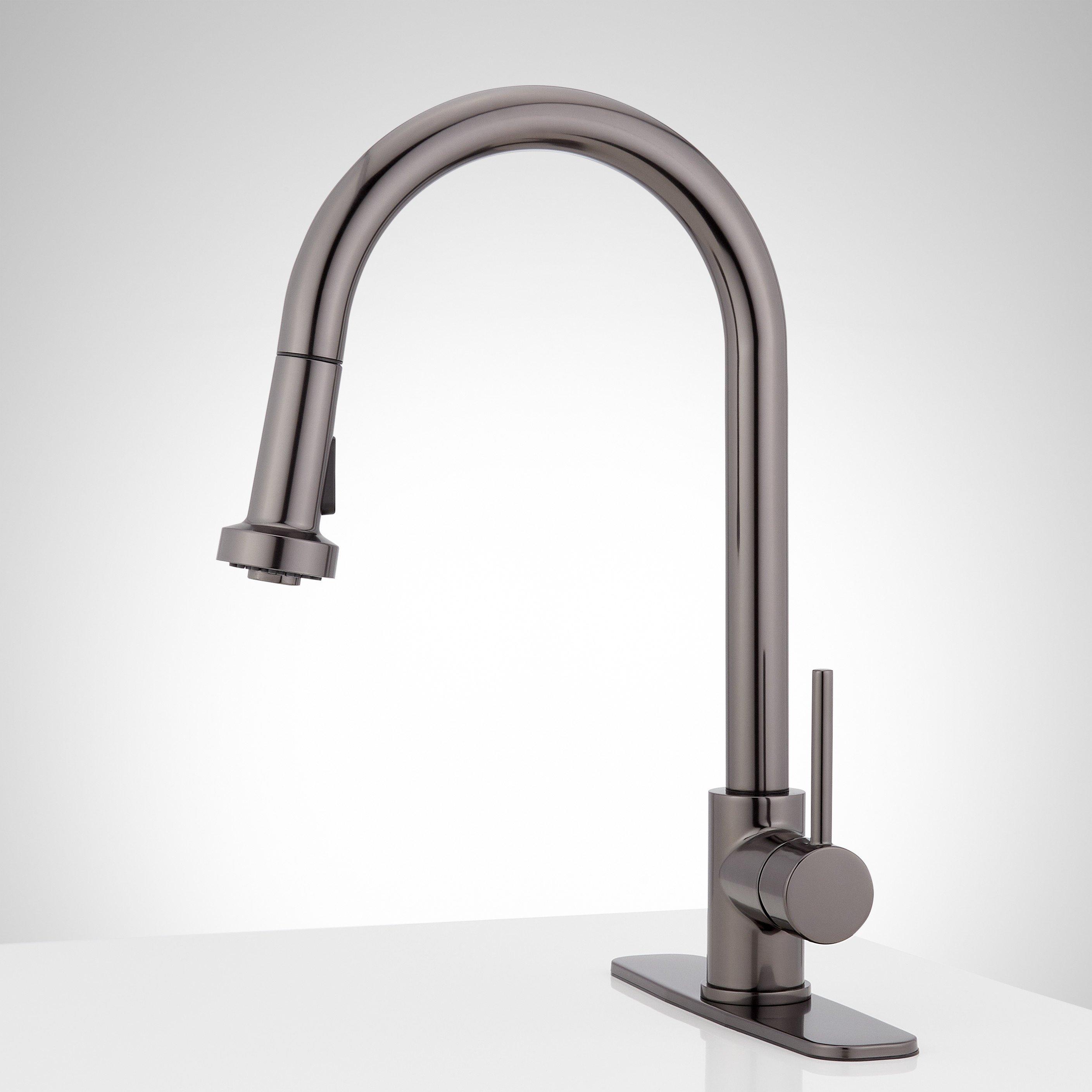 NEW Single Handle Kitchen Faucet outlet w/ Pull Down Sprayer, Base Plate-Brushed Nickel