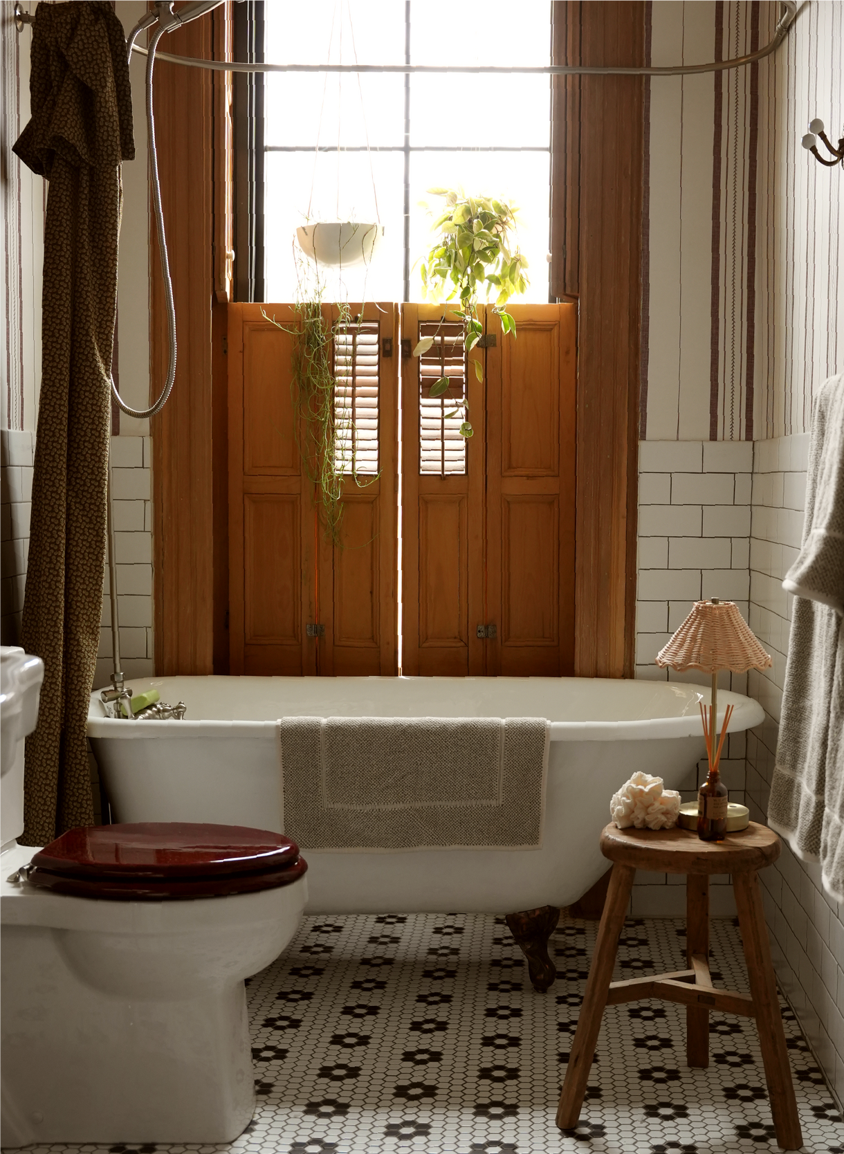 Clawfoot Tub with Oil Rubbed Bronze Feet