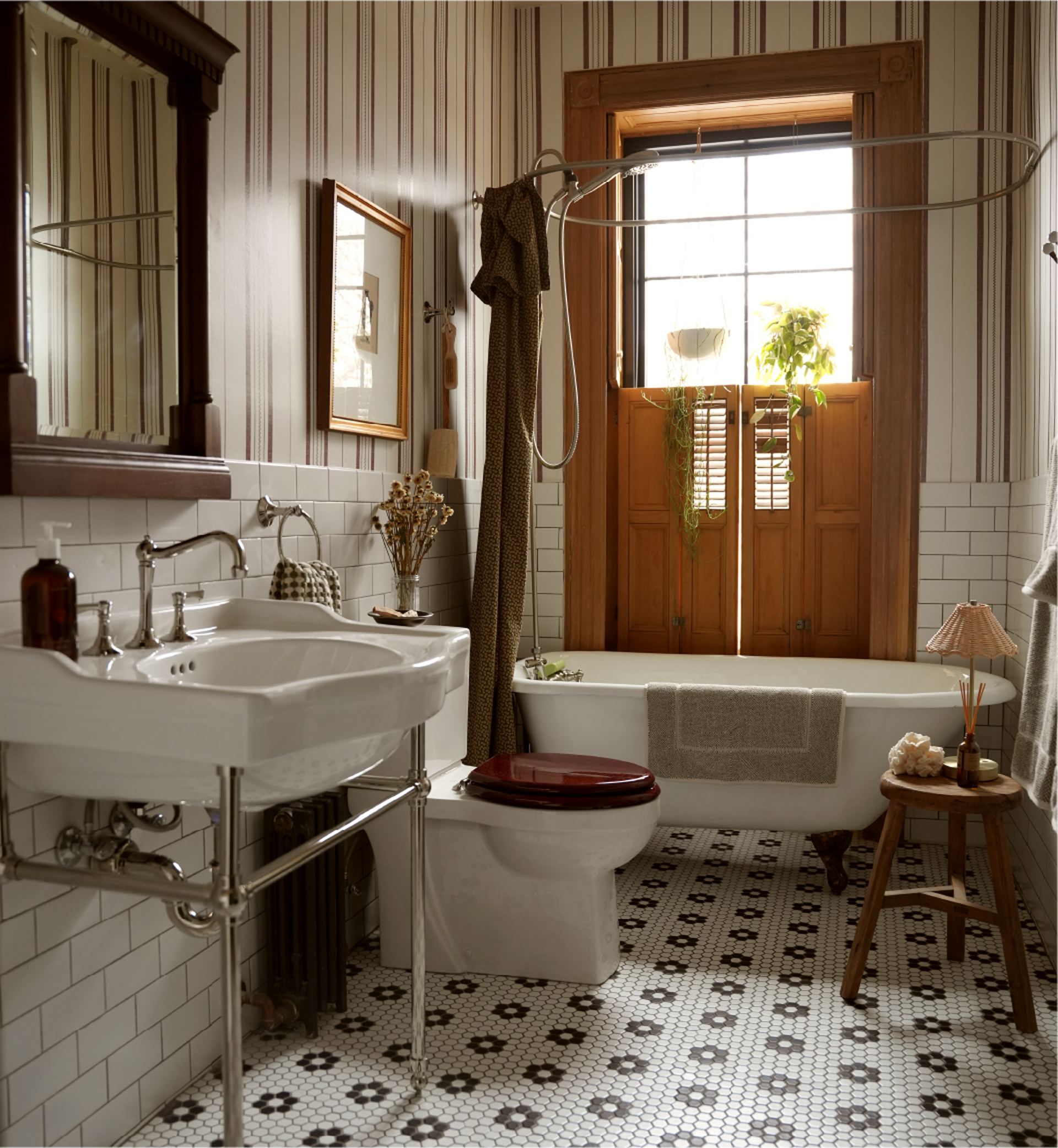 Brownstone Boys bathroom - Cierra Console Sink, Marceau Widespread Bathroom Faucet, Towel Ring in Polished Chrome