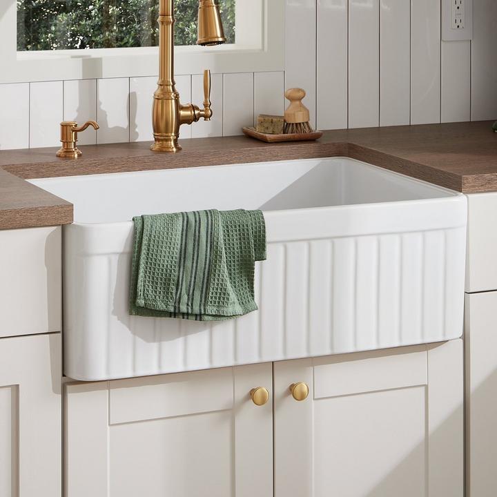 33" Curington Fireclay Farmhouse Sink - Fluted Apron - White