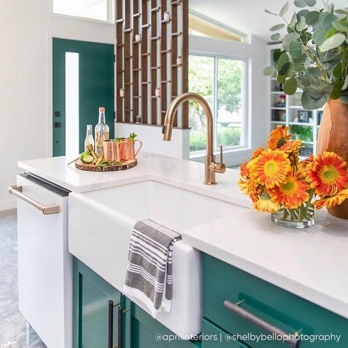 Coastal style kitchen with the 30" Mitzy Fireclay Reversible Farmhouse Sink
