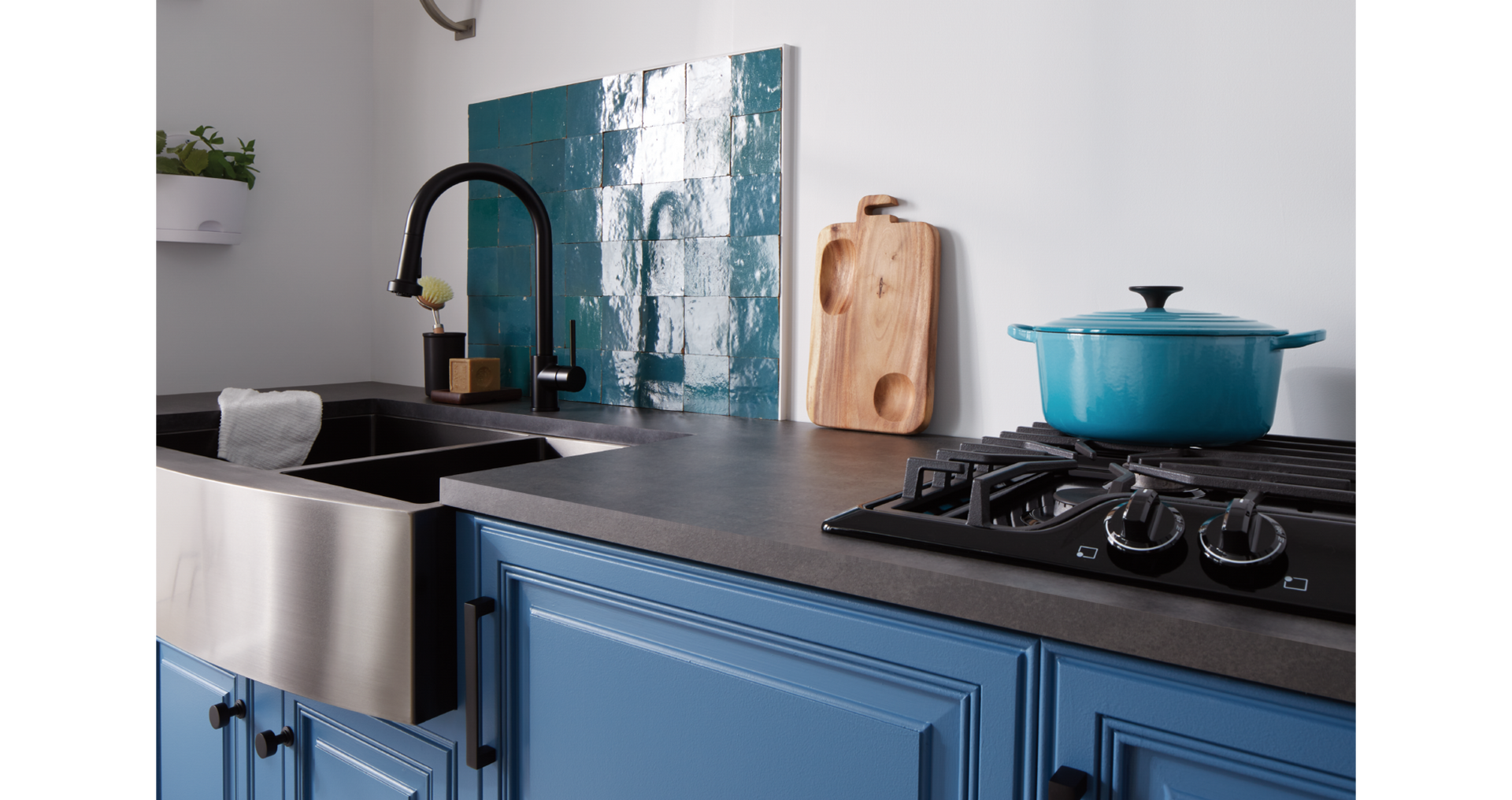 Gourmet kitchen with the Ridgeway Kitchen Faucet in Matte Black, 33" Atlas Double-Bowl Stainless Steel Farmhouse Sink