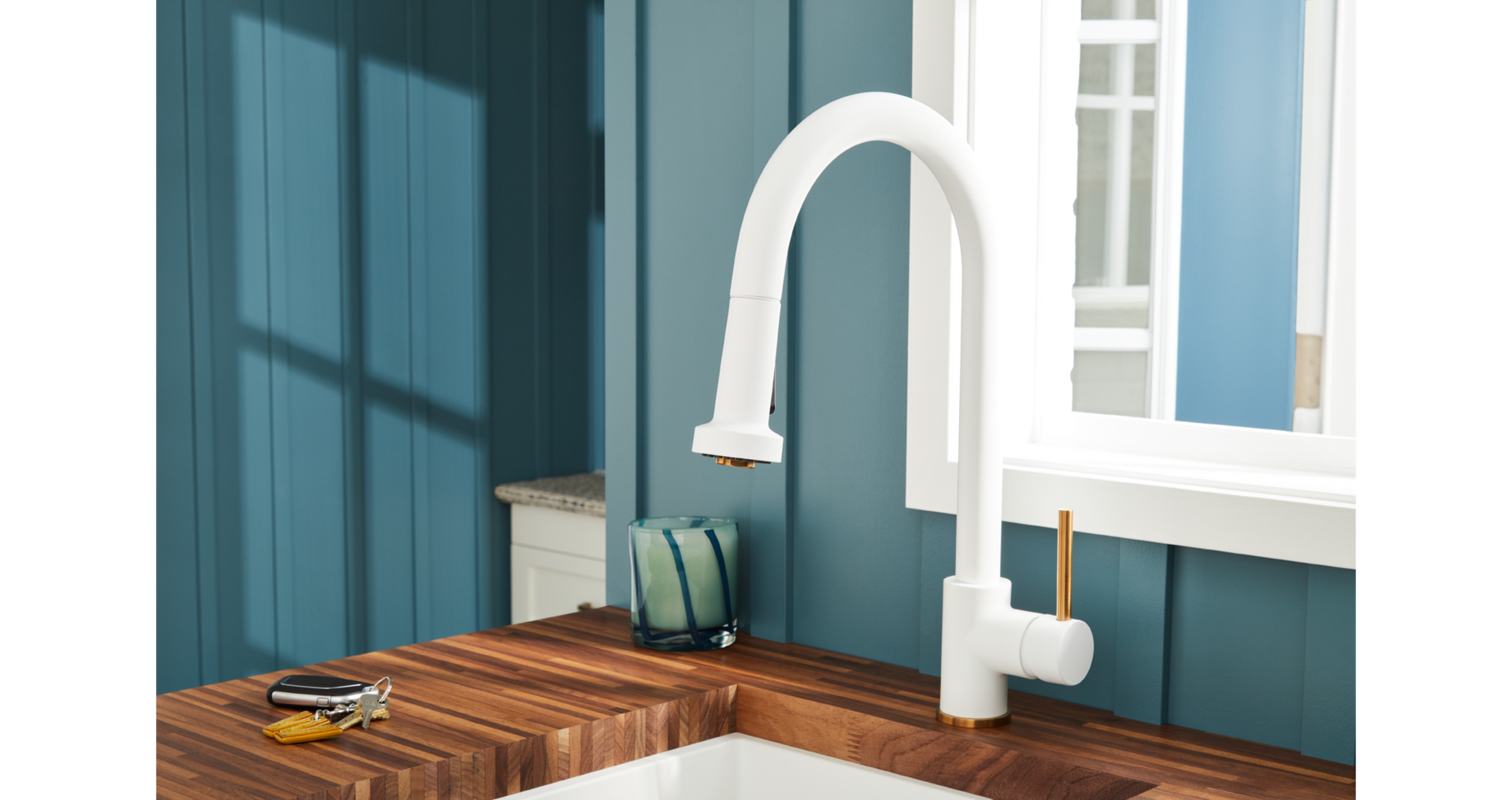 Ridgeway Pull-Down Two-Tone Kitchen Faucet for single hole faucet installation