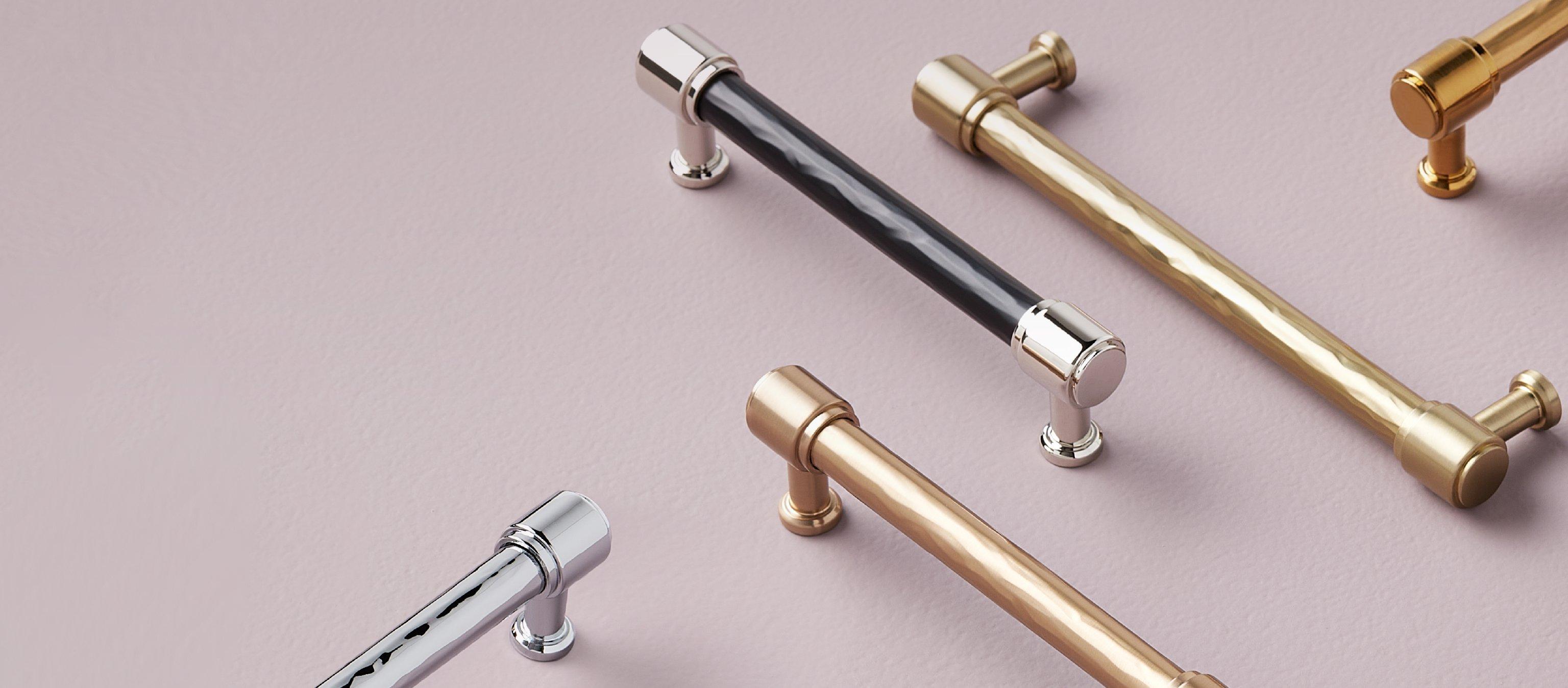 Lazzara Textured Oversized Cabinet Pull
- Champagne Bronze, Matte Black, Brushed Gold, Polished Nickel