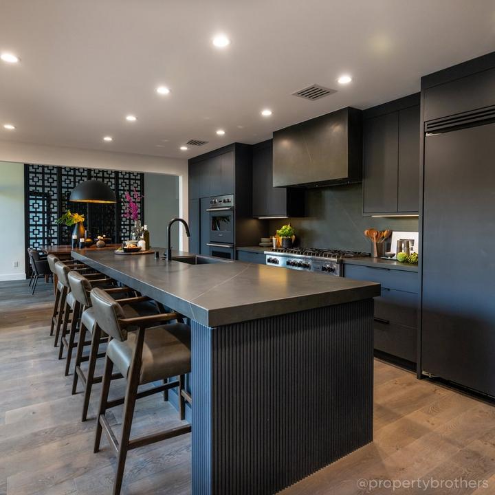 9 Stylish Accents for Matte Black Kitchen Design