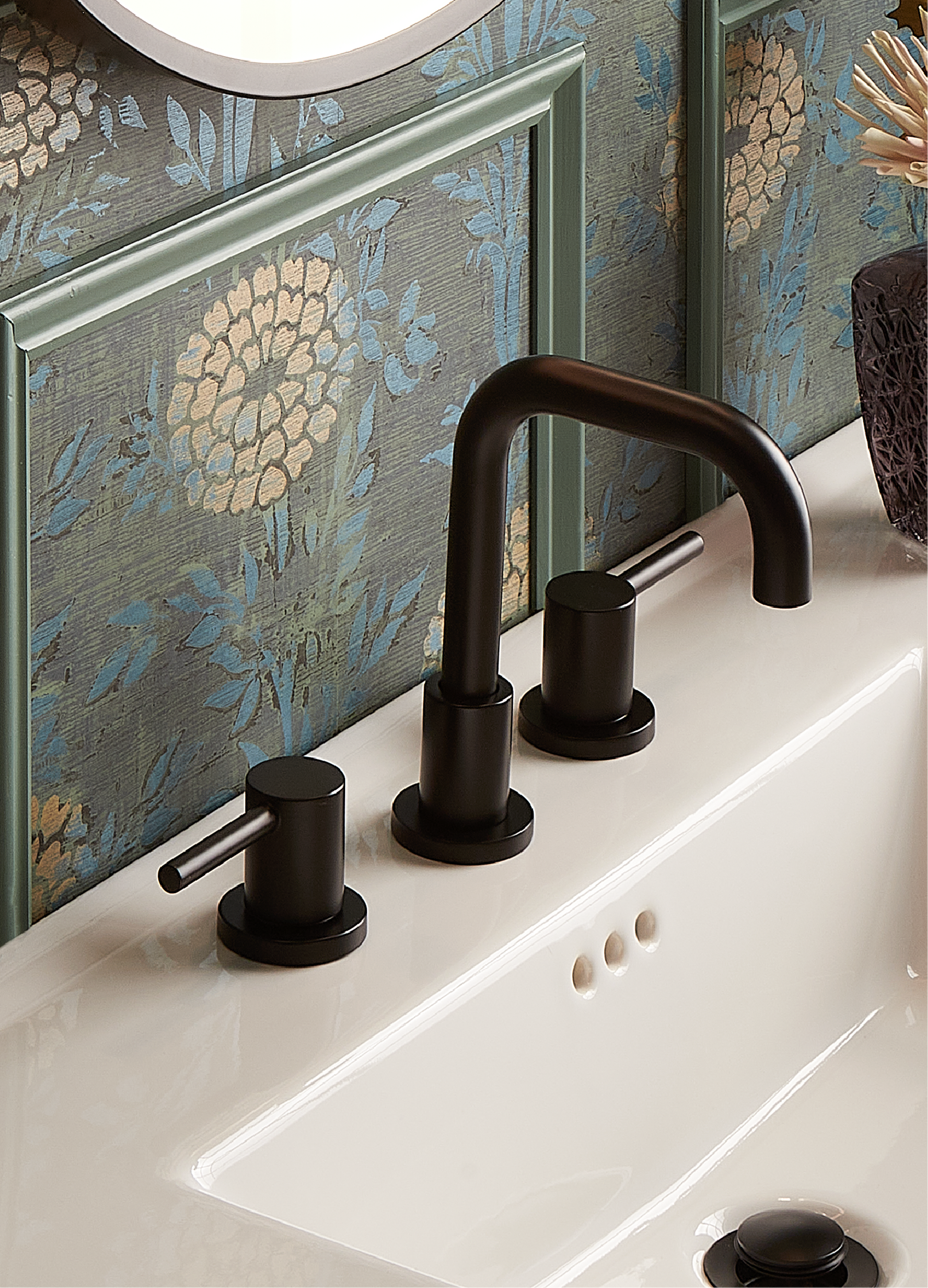 Lexia Widespread Bathroom Faucet in Matte Black