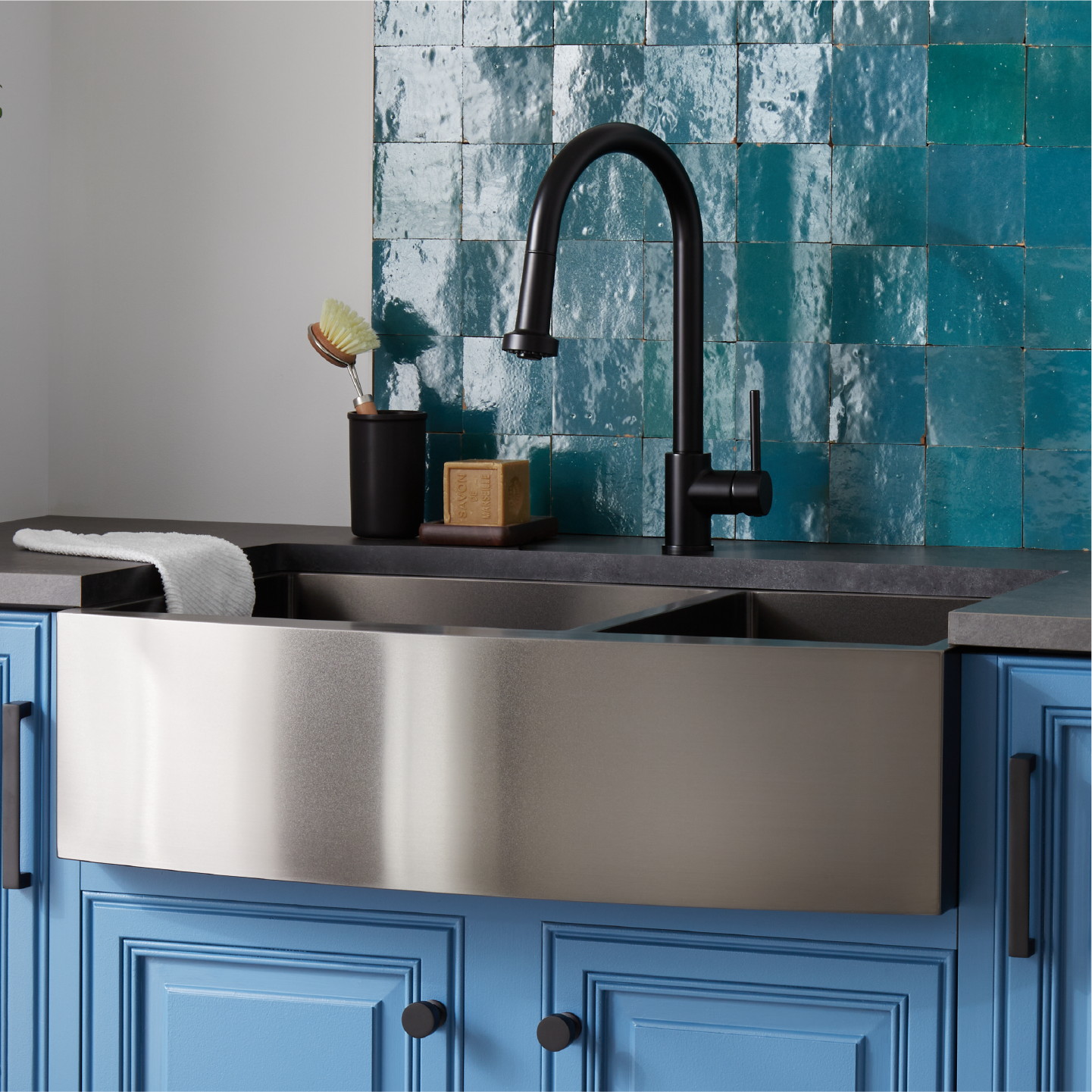 Lentz Towel Ring in Gunmetal with the Architectural Digest Great Design Awards Logo