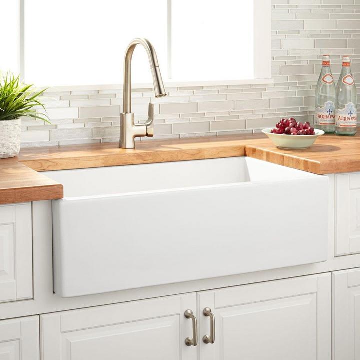 33" Grigham Reversible Fireclay Farmhouse Sink in White for minimalist design
