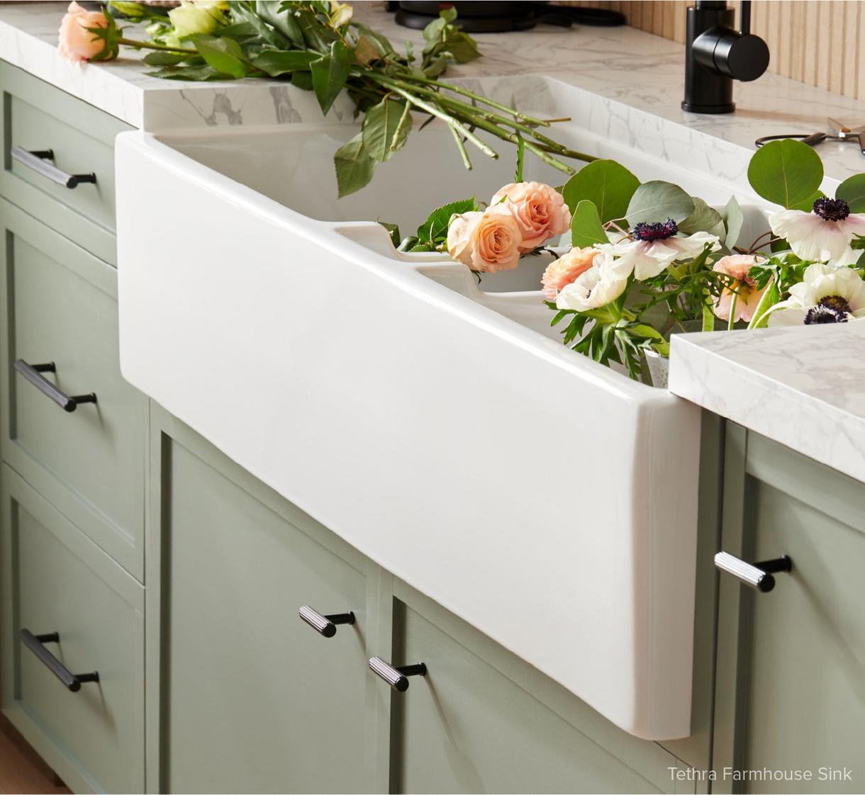 Tethra Triple-Bowl Fireclay Farmhouse Kitchen Sink - White
