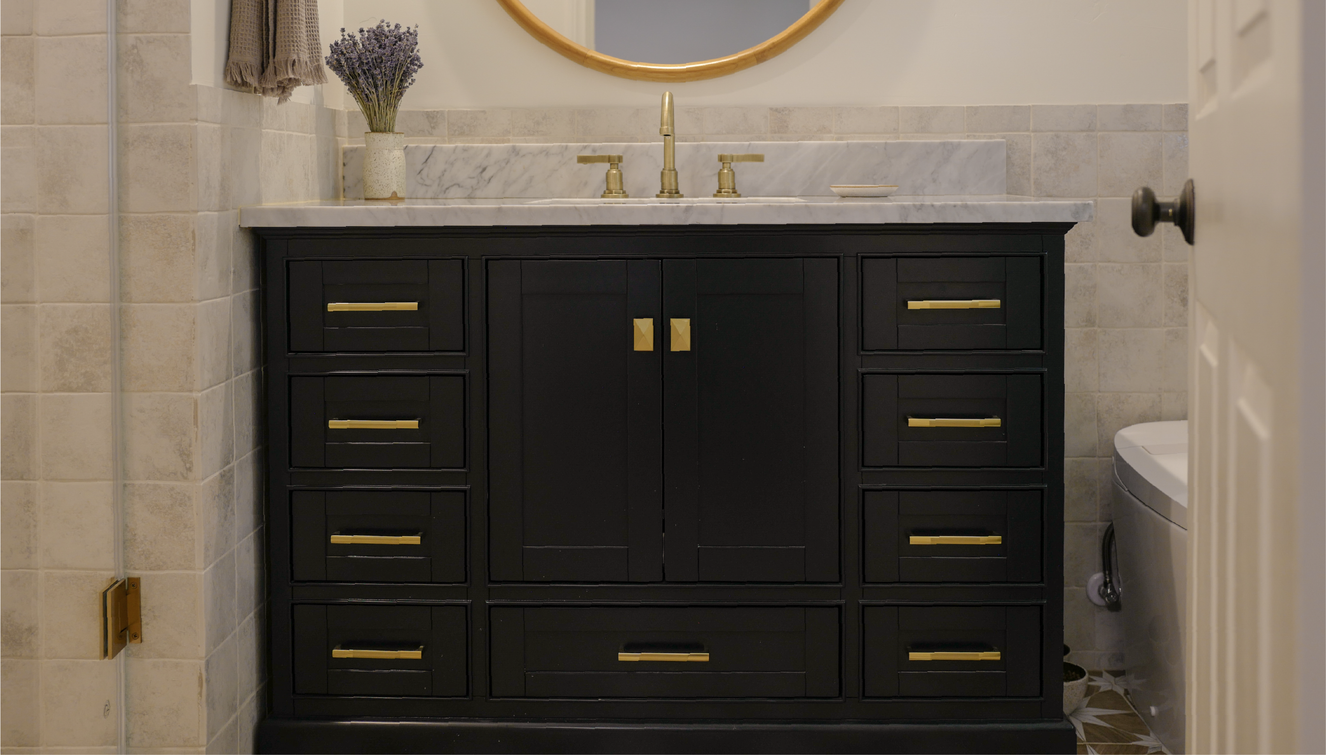 48 inch Quen Vanity in Midnight Vanity, Greyfield Widespread Bathroom Faucet in Aged Brass