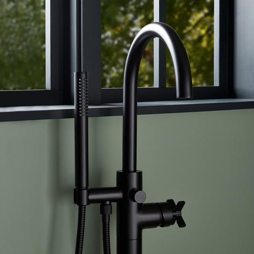 Vassor Freestanding Tub Faucet in Matte Black