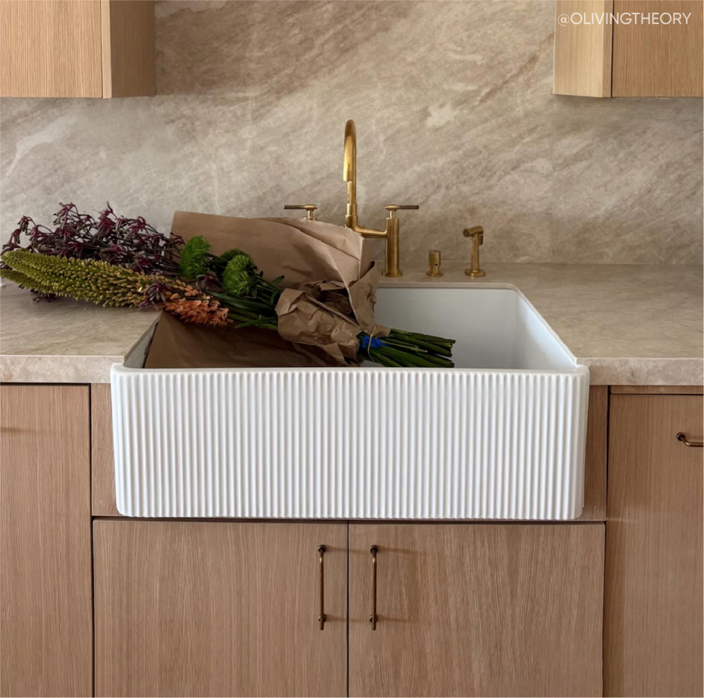 Easley Fireclay Farmhouse Sink - Glossy White