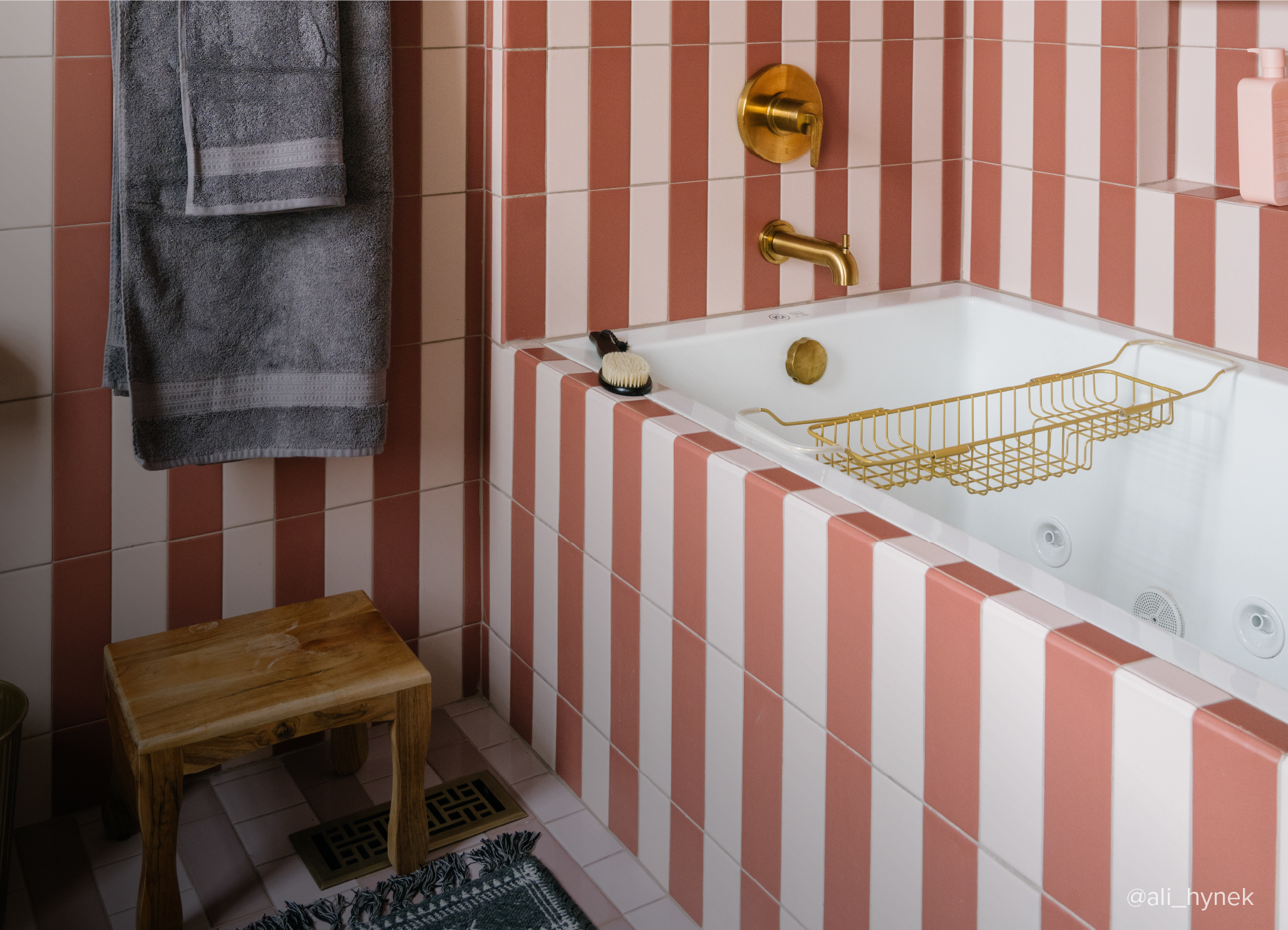 Alcove Tub with Lexia Tub Spout in Brushed Gold