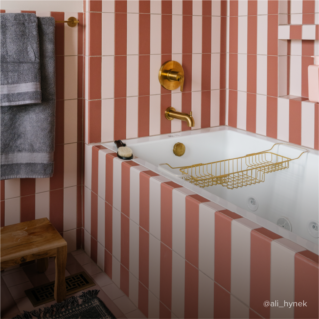 Alcove Tub with Lexia Tub Spout in Brushed Gold