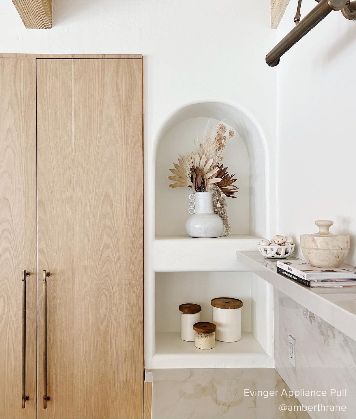 Evinger Appliance Pull in Aged Brass