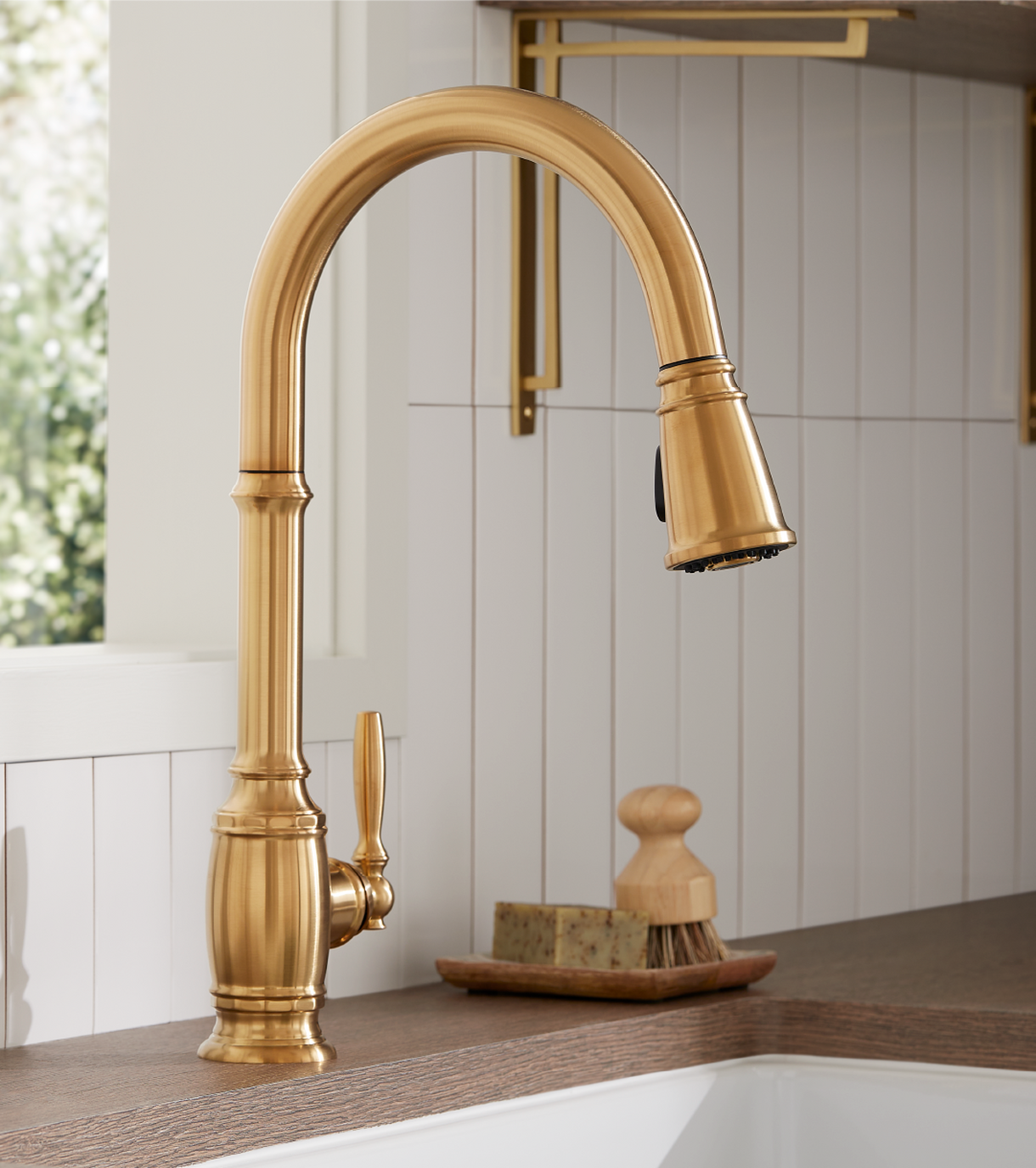 Finnian Pull-Down Kitchen Faucet - Brushed Gold