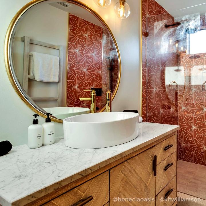 Hibiscus White Round Fireclay Vessel Sink, Sobb Round Decorative Vanity Mirror in Gold Leaf